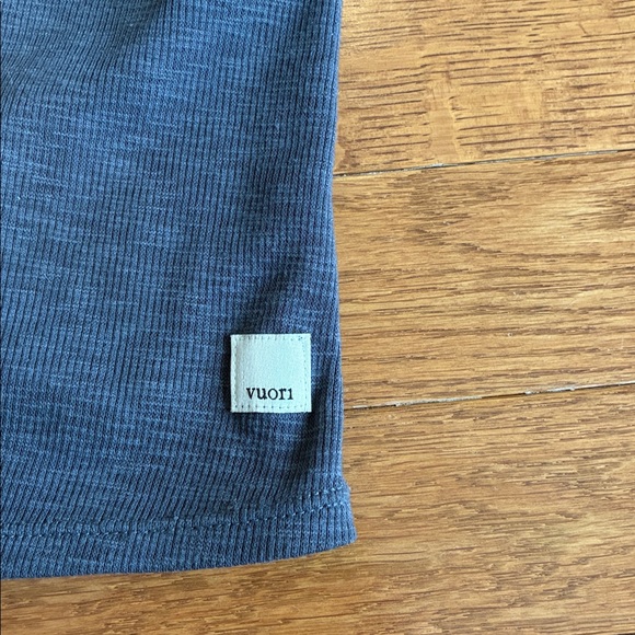 Vuori sunrise high neck tank in heathered gray - Medium - Picture 2 of 4